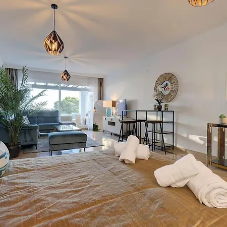 公寓 Luxurious 80m² Apartment, Stunning Sea Views - Rio Real Golf, 马尔韦利亚